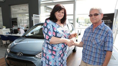 Generální ředitelka televizní Skupiny Barrandov dnes předala osobní automobil výherci Velké hry