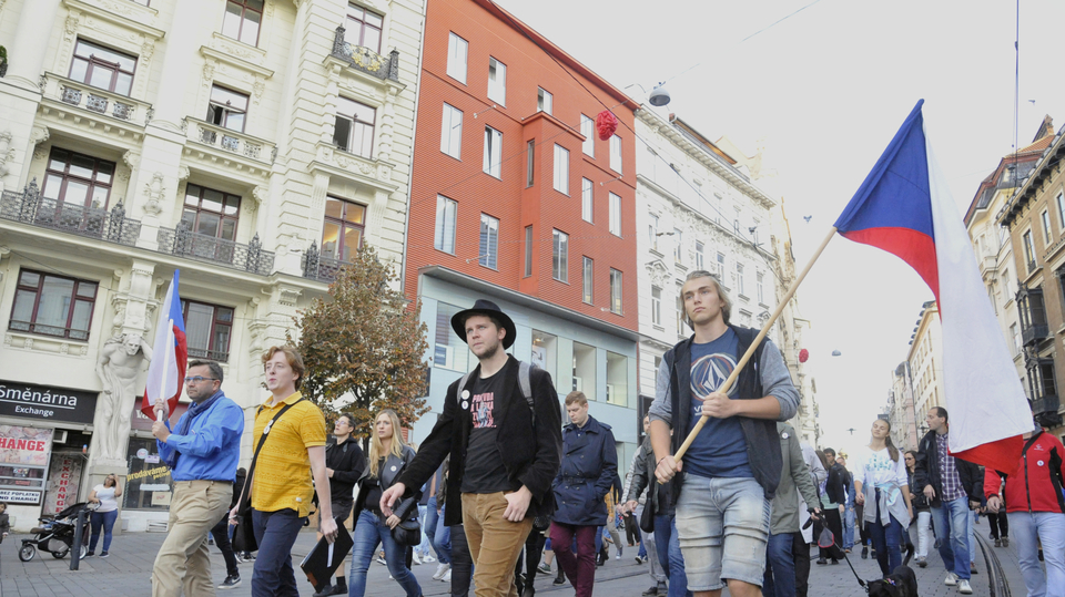 Stovky lidí demonstrovaly v Brně proti Babišovi.