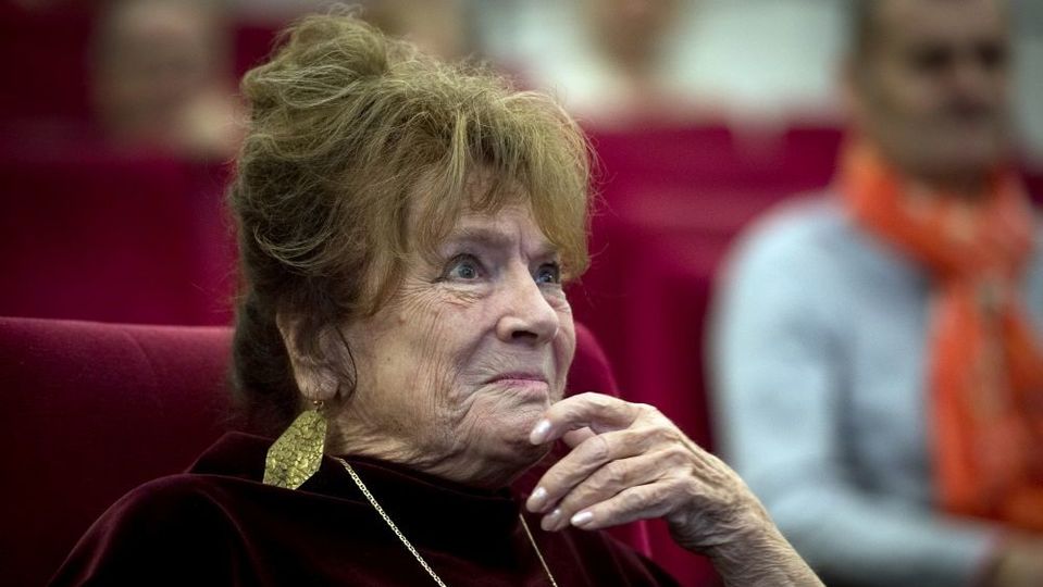 Herečka Vlasta Chramostová.