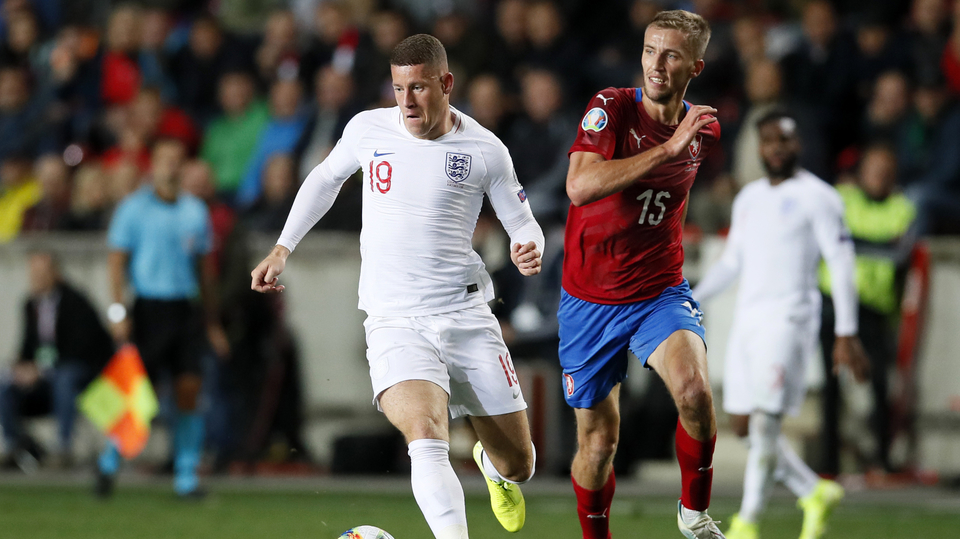 Tomáš Souček nahání v Edenu Rosse Barkleyho.