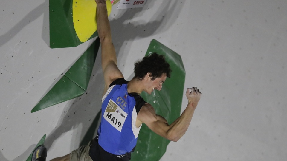 Adam Ondra vyhrál v čínském Sia-menu závod Světového poháru v lezení na obtížnost.