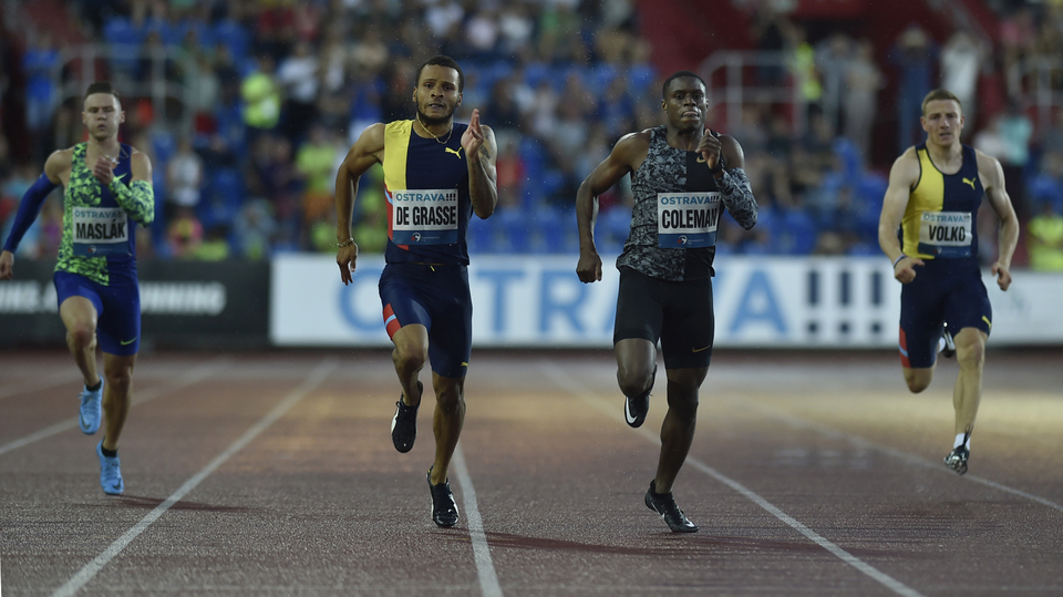 Zleva Pavel Maslák (ČR), Andre De Grasse (Kanada), Christian Coleman (USA) a Ján Volko (Slovensko) v závodu na 200 metrů.