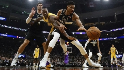 Souboj nejlepších týmů NBA ovládlo Milwaukee.