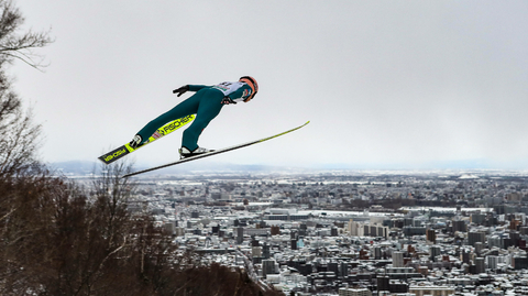 Skoky na lyžích v Sapporu.