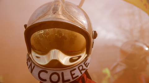 Demonstrace hasičů v Paříži.