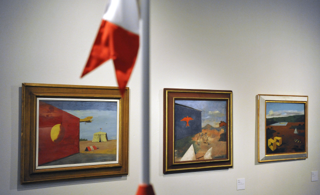 Obrazy od Kamila Lhotáka.