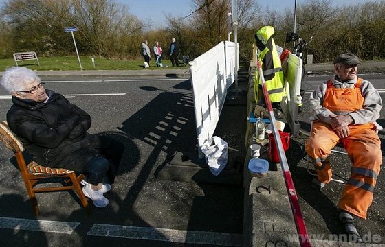 Dánsko-německý pár seniorů si dává dostaveníčko na hranici.