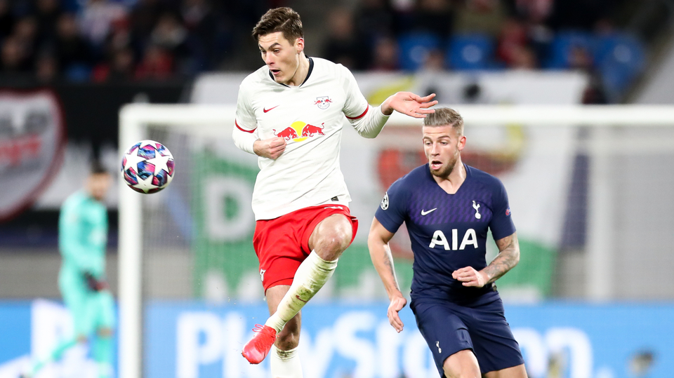 Patrik Schick (v bílém) v utkání Ligy mistrů proti Tottenhamu.