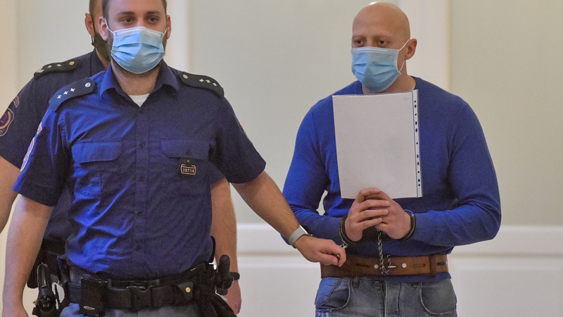 Obžalovaný Petr Stojka (vpravo).