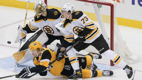 Daniel Vladař odchytal poprvé celý zápas v NHL, vítězně.