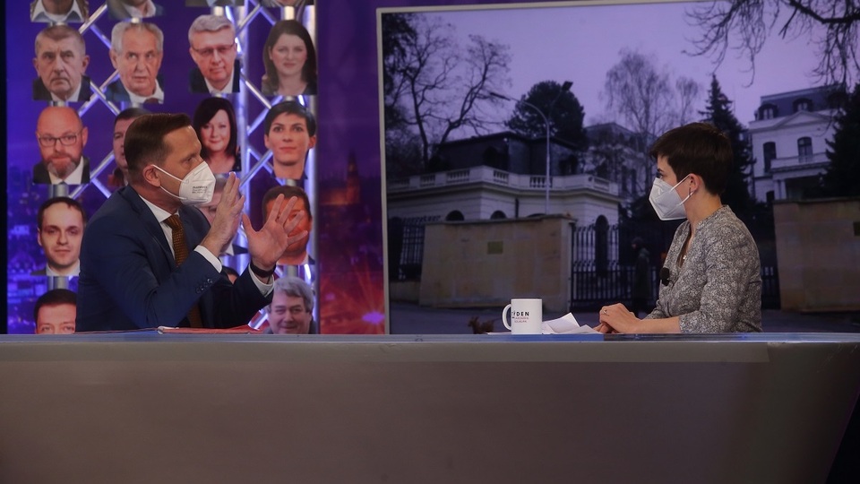 Moderátor pořadu Jaromír Soukup a poslankyně Olga Richterová (Piráti).