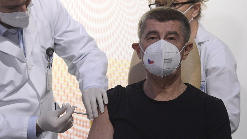 Premiér Andrej Babiš (ANO) se nechává očkovat proti koronaviru.