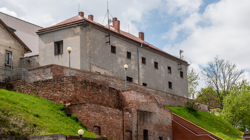 Z bývalé věznice v Trutnově (na snímku z 19. května 2021) by mohly být zázemí a depozitář Muzea Podkrkonoší, nová Galerie draka nebo dům technických dovedností. Počítají s tím návrhy, které lidé a další subjekty poslali trutnovské radnici a vedení města je vybralo k dalšímu rozpracování.
