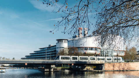 Evropksý soud pro lidská práva ve Štrasburku uznal, že Švýcarsko nedělá dost v boji proti globálnímu oteplování