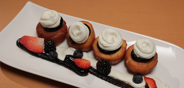 Jemné vdolky s povidly a vanilkovým Chantilly