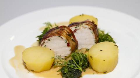 Krůtí krepinetka na ragů z pórku a bramborový fondán