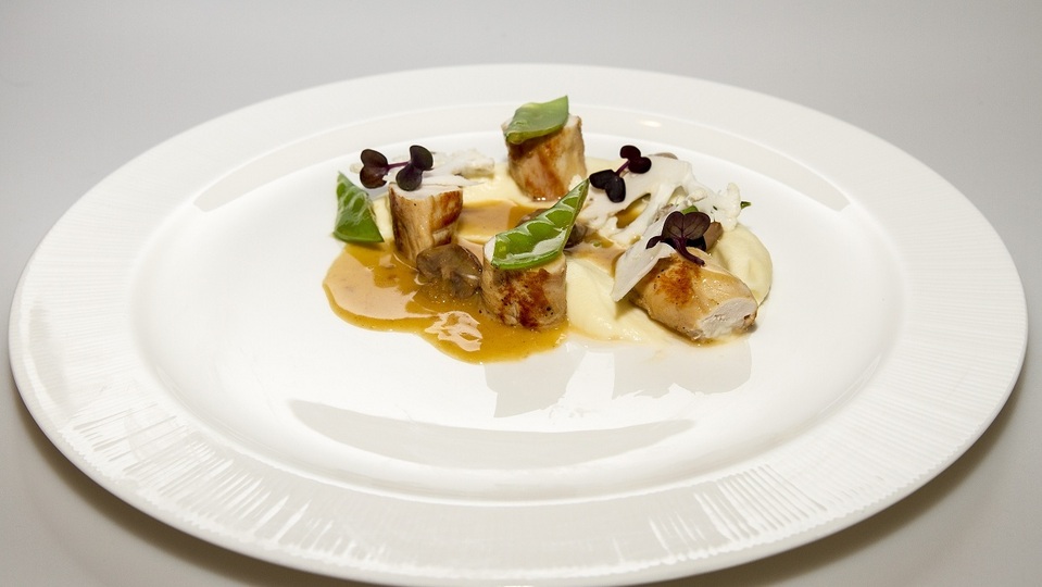 Topinamburový krém s filátekm ze pstruha a králičí ragú s květákovým pyré