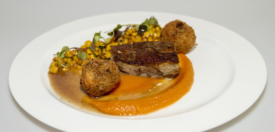 Kachní konfit s kroketou a zadělávanou kukuřicí