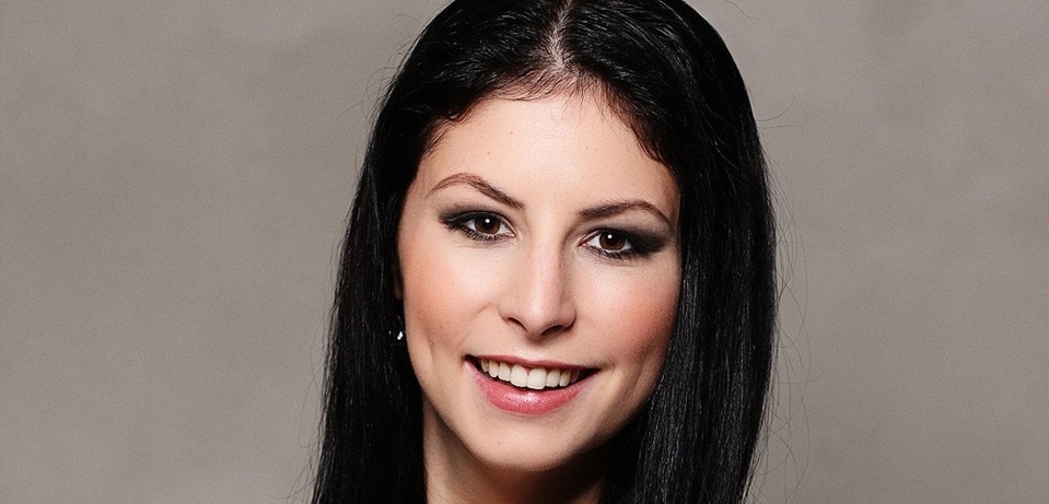 Naše zprávy mají novou moderátorku! Po boku Petra Převrátila usedne Denisa Jeřábková