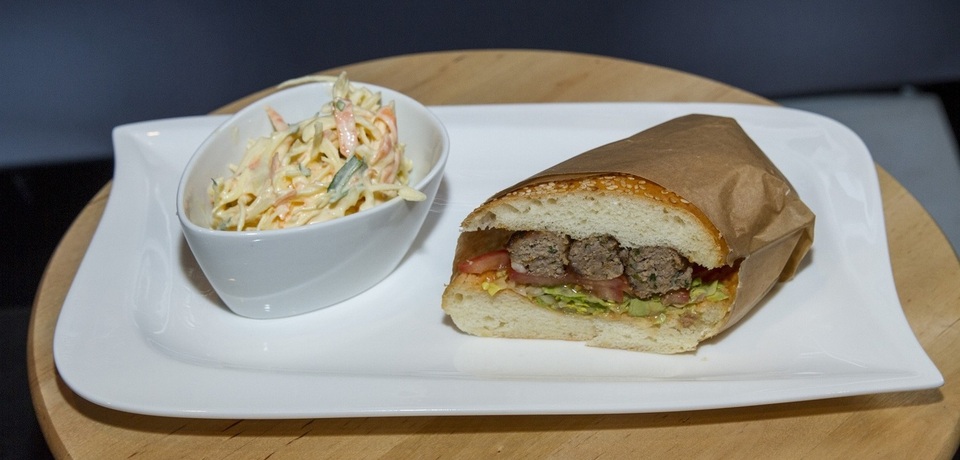 Domácí hot dog v housce. Coleslaw (dětský týden)