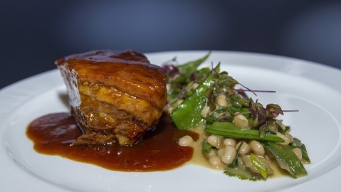 Bok na červeném kari s fazolemi 