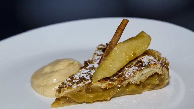 Hruškový koláč se skořicovou pěnou 