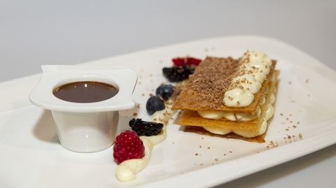 Mille feuille s vanilkovo – žloutkovým krémem a čokoládou 