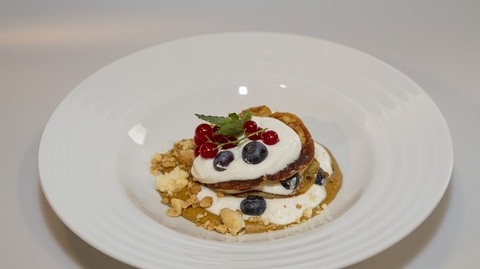 Lívance se šlehanou pěnou z černého karamelové