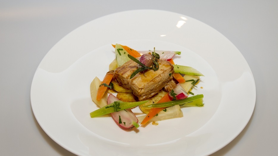 Bůček s pivní omáčkou a marinovanou zeleninou (Pivní týden)