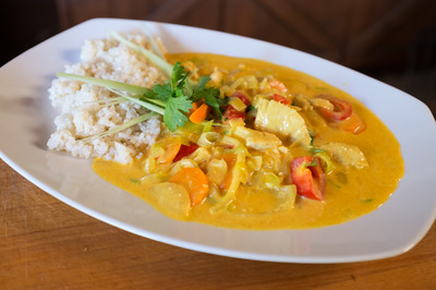 Kureci_nudlicky_v kokosove_omacce Kureci_nudlicky_v kokosove_omacce