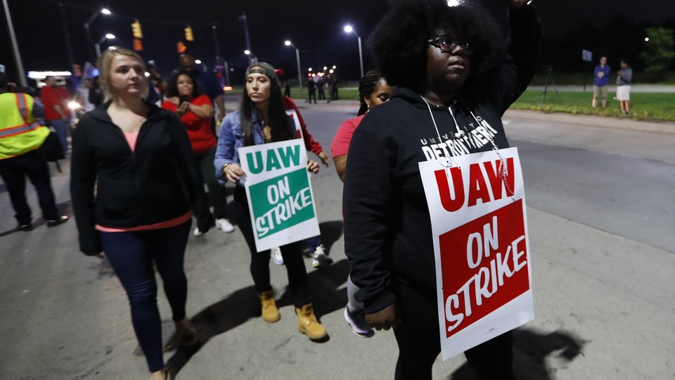Zaměstnanci GM vstoupili do stávky.