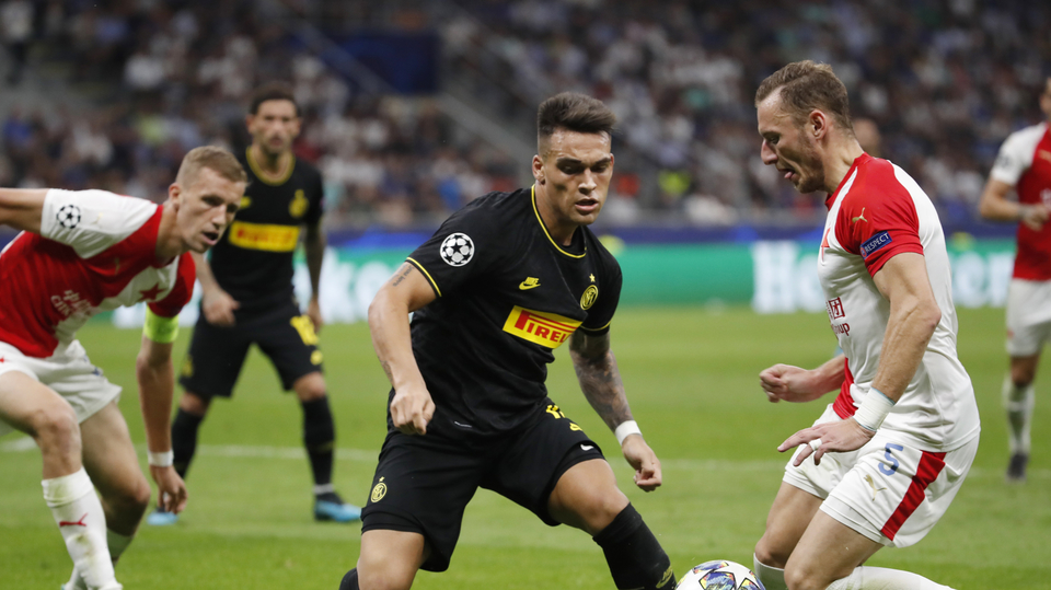 Zápas mezi Slavií a Interu Milán.