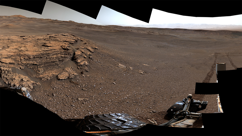 Záběry z Marsu, které v srpnu pořídilo vozítko NASA Curiosity.