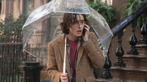 Deštivý den v New Yorku: klasická Allenova konverzačka