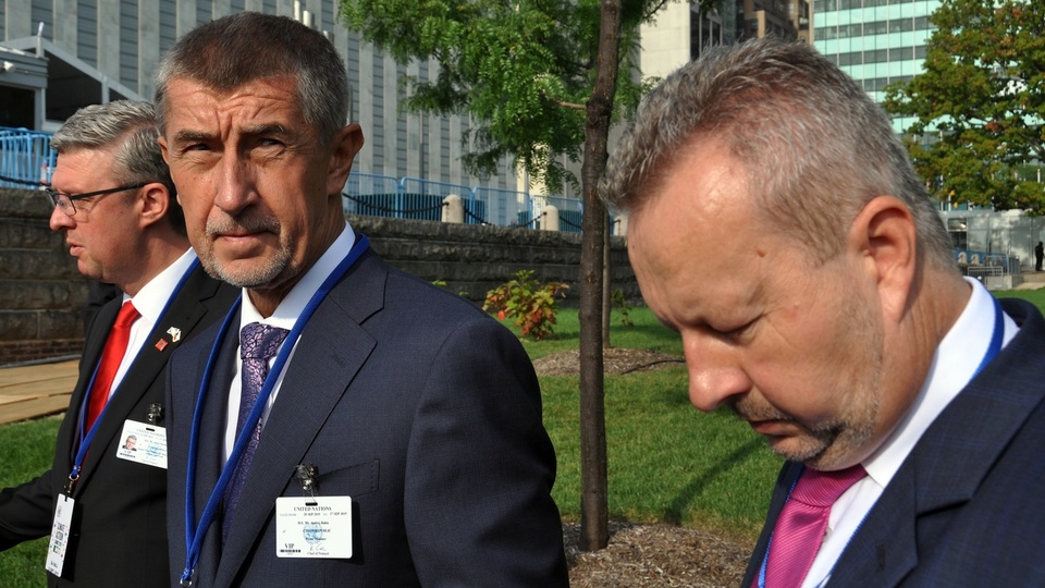 V české delegaci v New Yorku nechybí kromě premiéra Andreje Babiše také ministr průmyslu Karel Havlíček (vlevo) a ministr životního prostředí Richard Brabec (vpravo).