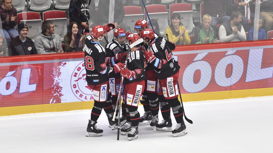 Radost hráčů Třince po gólu.