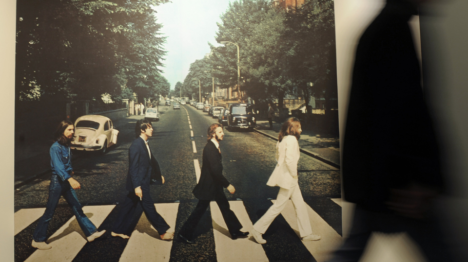 Deska Abbey Road od Beatles. 