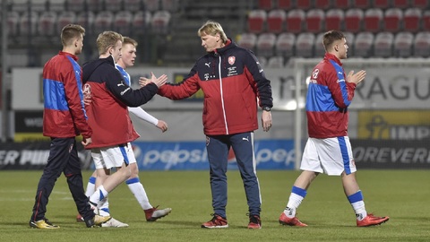 Sedmnáctka začala kvalifikaci o ME remízou s Finskem.