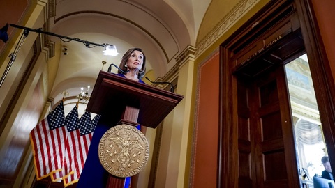 Sněmovna reprezentantů, vedená demokratkou Nancy Pelosiovou, spustila proces ústavní žaloby na Donalda Trumpa.