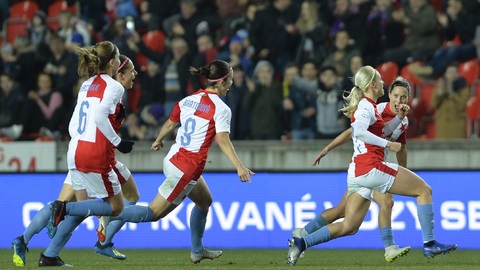 Fotbalistky Slavie bez sebemenších problémů prošly do osmifinále Ligy mistryň, když v domácí odvetě 1. kola vysoko porazily Hibernian.