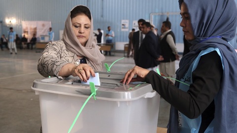 Afghánci volí nového prezidenta.