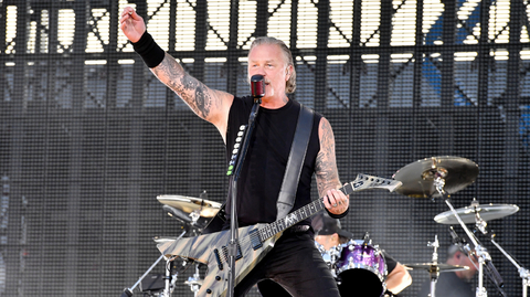 Kytarista a zpěvák James Hetfield.