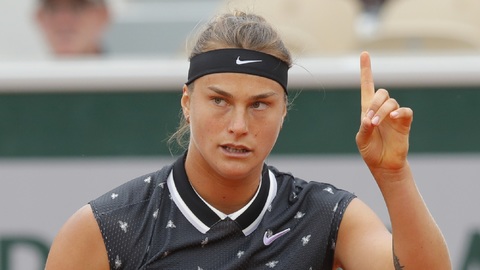 Osmnáct es nasázela Aryna Sabalenková americké tenistce Alison Riskeové ve finále elitního turnaje ve Wu-chanu a obhájila loňský titul. 