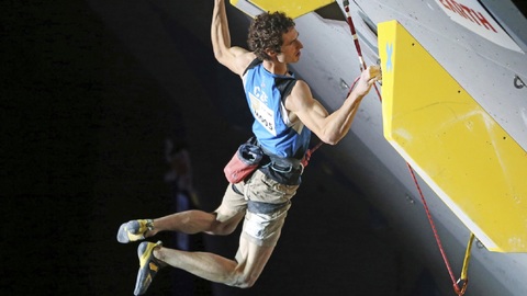 Úřadující mistr světa v lezení na obtížnost Adam Ondra se vrátil do seriálu Světového poháru úspěšnou kvalifikací v Kranji.