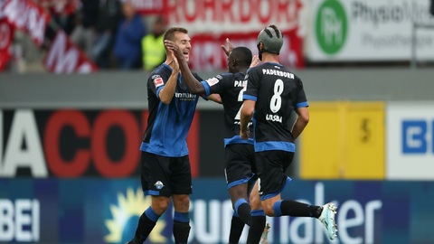 Bayern přestřílel nováčka a vede tabulku.