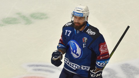 Hokejisté Plzně zvítězili v dohrávce 5. kola extraligy v západočeském derby v Karlových Varech.