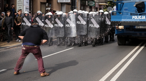 Polská policie zasáhla proti narušitelům LGBT pochodu.