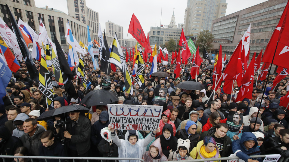 V centru Moskvy demonstruje na 20 tisíc lidí.