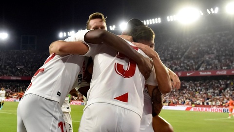 Český brankář Tomáš Vaclík dvakrát inkasoval, přesto Sevilla po dvou porážkách ve španělské fotbalové lize vyhrála.