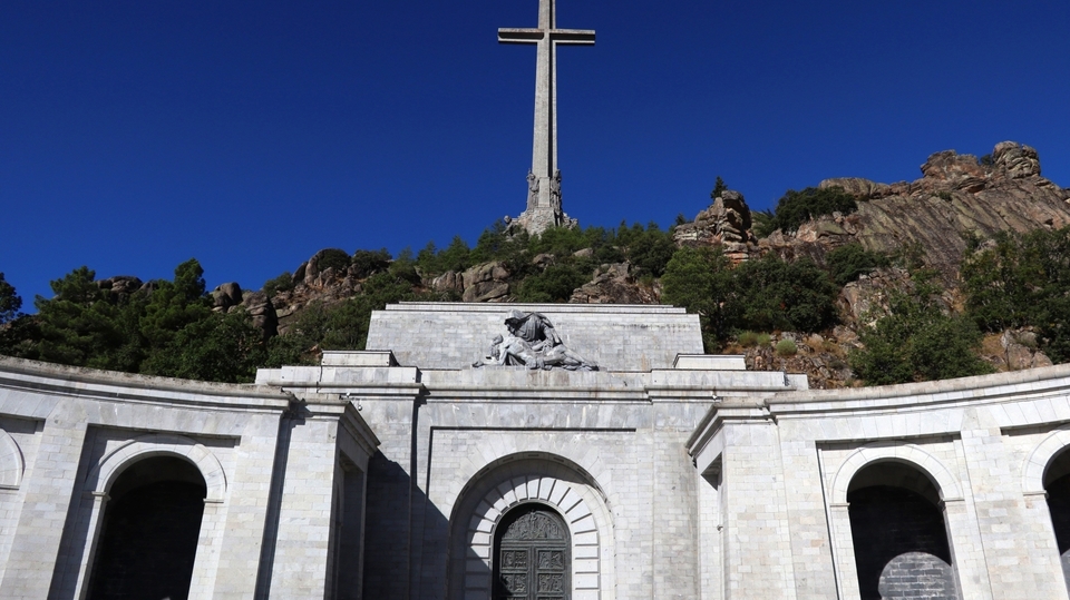 Památník v Údolí padlých nedaleko Madridu. 